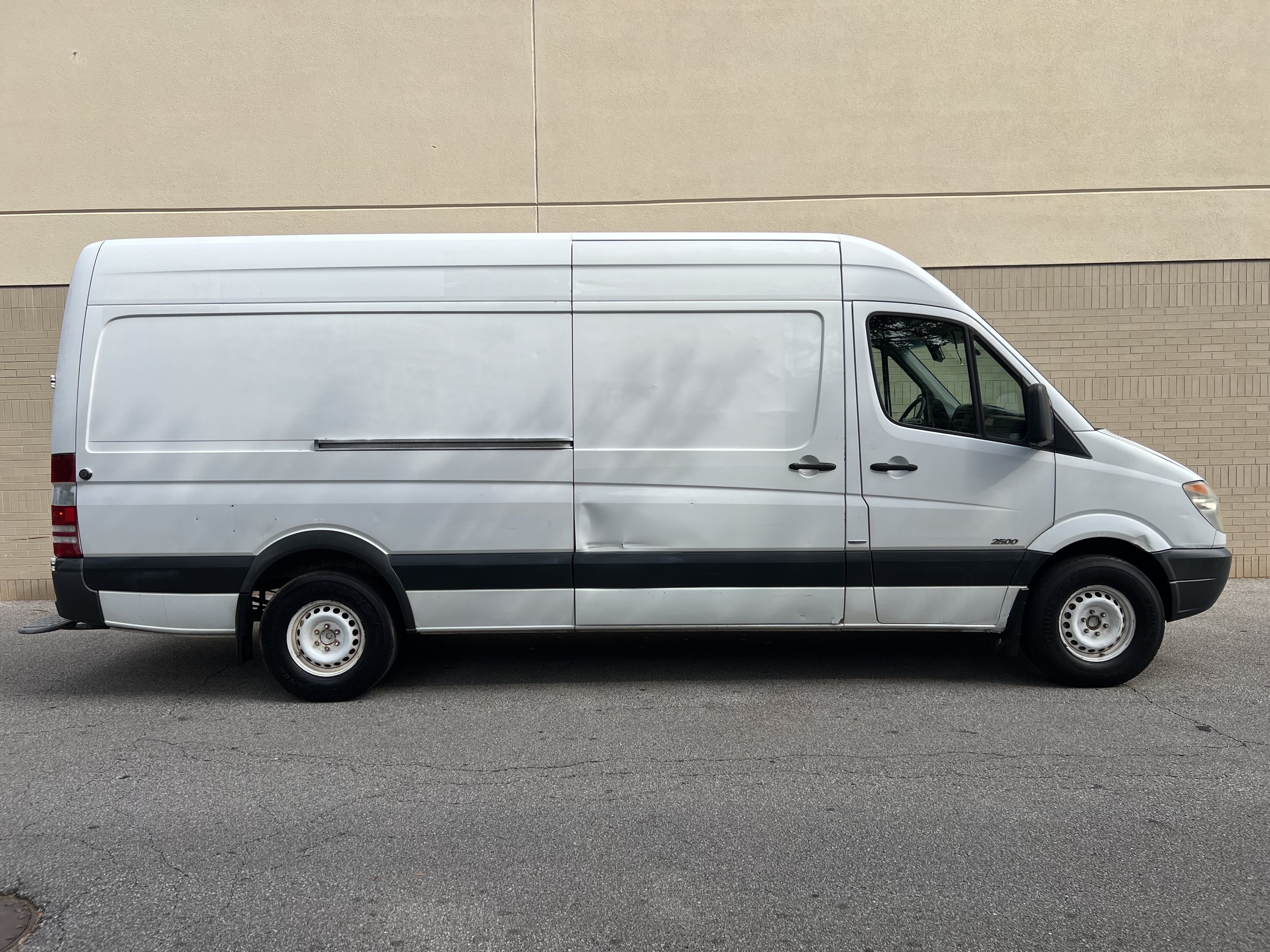 Used 2011 Mercedes-Benz Sprinter 2500 image 9