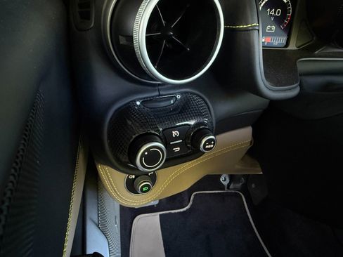 Used 2019 Ferrari Portofino RWD image 45