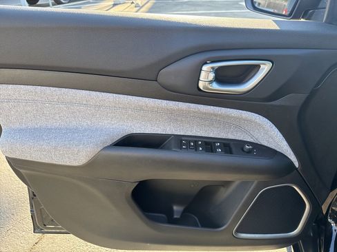 Certified 2025 Jeep Compass Latitude w/ Convenience Group image 12