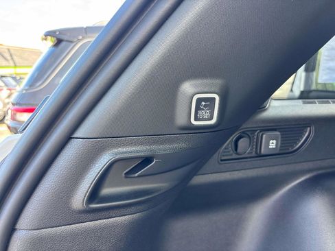 Used 2025 Jeep Grand Cherokee Altitude AWD/4WD image 5