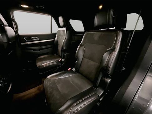 Used 2018 Ford Explorer XLT w/ Equipment Group 202A AWD/4WD image 26