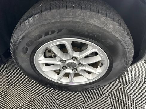 Used 2018 Jeep Grand Cherokee Laredo AWD/4WD image 33