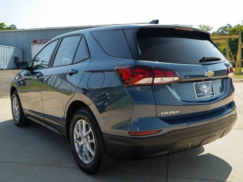 Used 2024 Chevrolet Equinox LS w/ LS Convenience Package FWD image 4