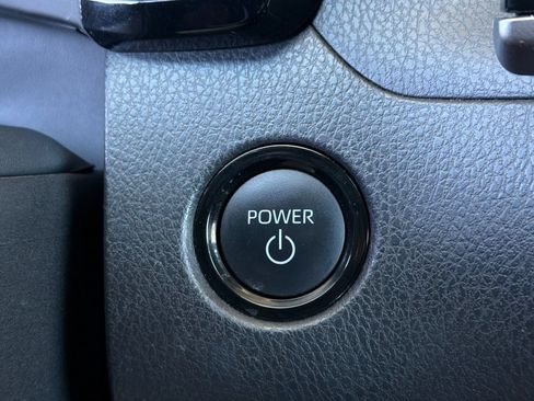 Used 2025 Toyota Camry SE FWD image 23