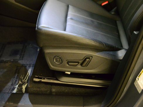 Certified 2025 Audi Q6 e-tron Premium w/ Convenience Package image 24