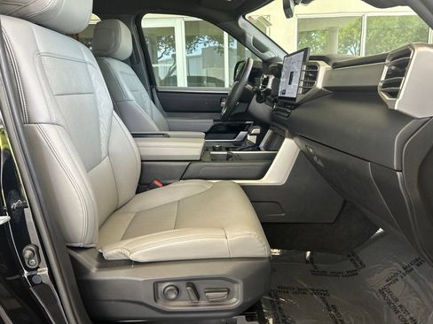 Used 2025 Toyota Tundra Limited AWD/4WD image 25