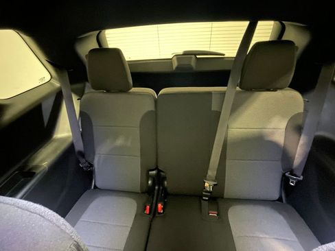 Used 2023 Chevrolet Traverse LT image 24