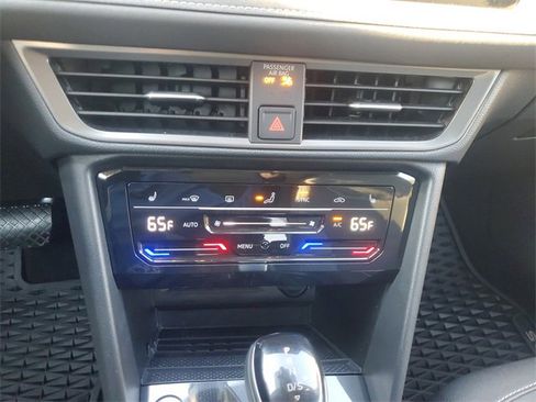 Certified 2025 Volkswagen Taos SE image 20