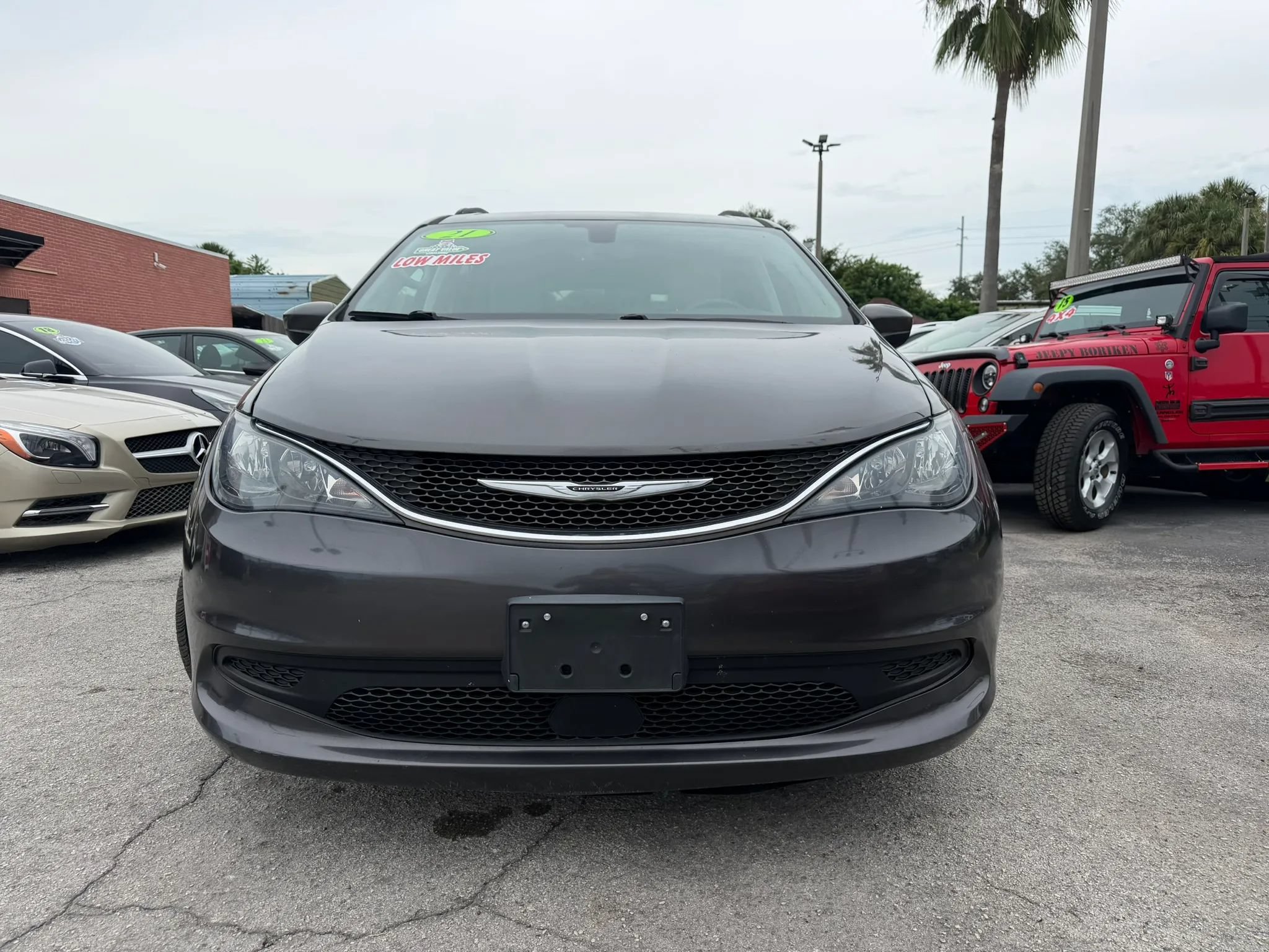 Used 2021 Chrysler Voyager Lxi FWD image 2