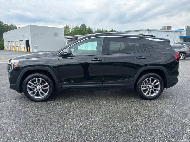 Used 2024 GMC Terrain SLT AWD/4WD image 3