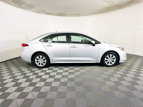 Used 2024 Toyota Corolla LE FWD image 2