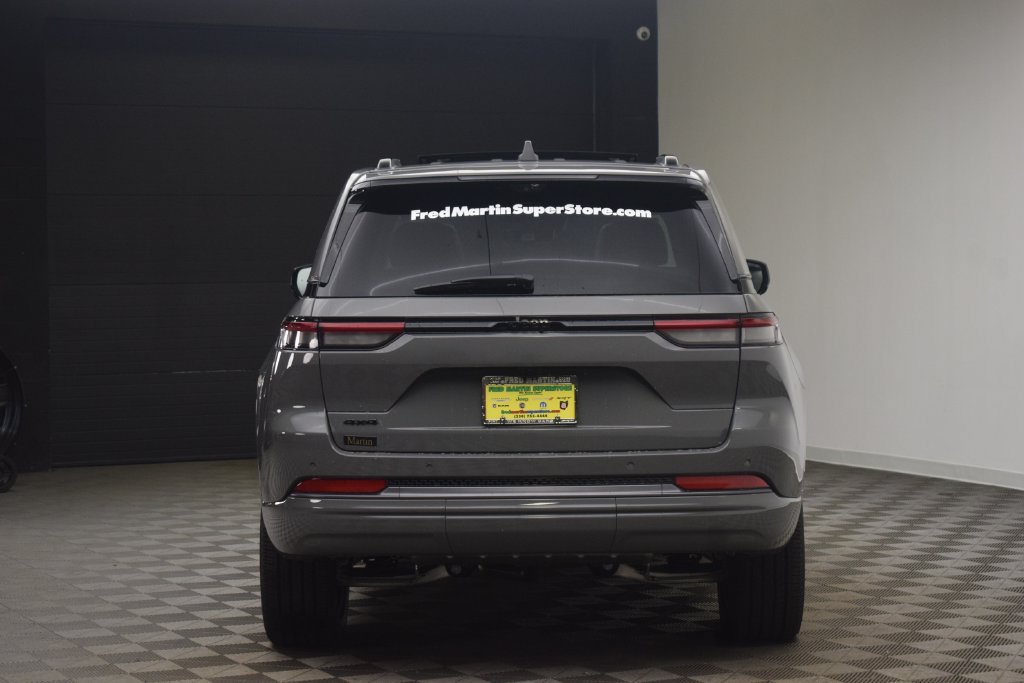 New 2027 Jeep Grand Cherokee Limited AWD/4WD image 12