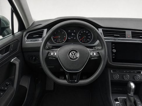 Used 2020 Volkswagen Tiguan SE w/ Panoramic Sunroof Package AWD/4WD image 18