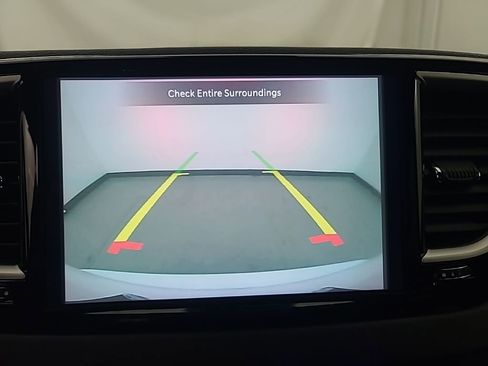 Used 2025 Chrysler Pacifica Select image 34