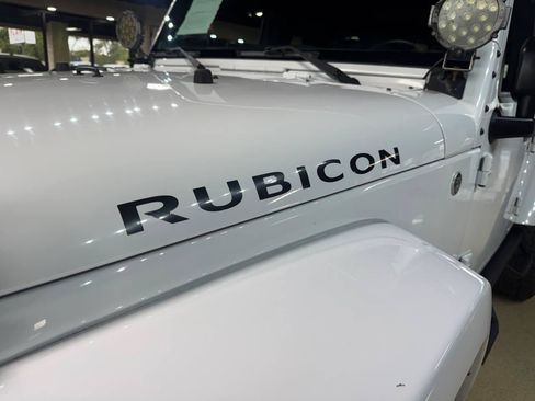 Used 2016 Jeep Wrangler Unlimited Rubicon w/ Connectivity Group AWD/4WD image 38