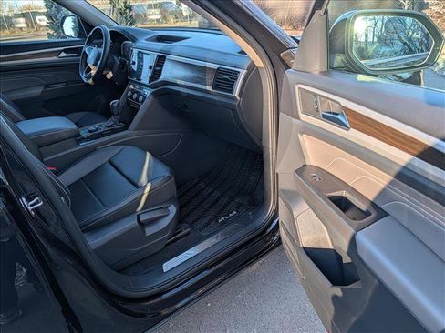 Used 2023 Volkswagen Atlas SE image 11