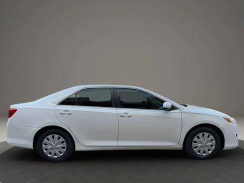 Used 2014 Toyota Camry FWD image 10