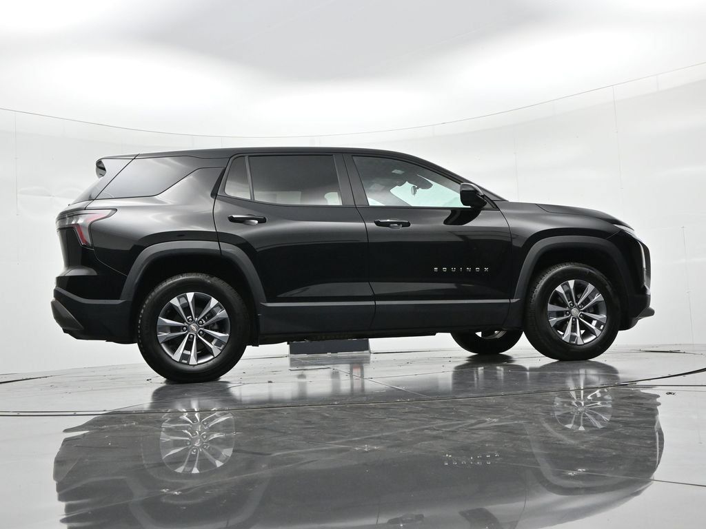Used 2026 Chevrolet Equinox LT AWD/4WD image 23