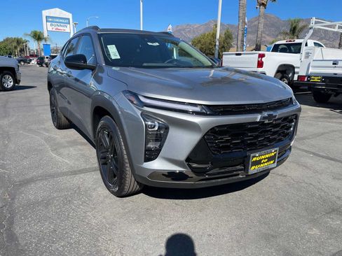 Used 2025 Chevrolet Trax ACTIV FWD image 2
