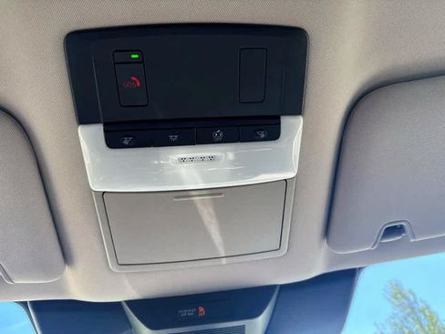 Used 2025 Nissan Pathfinder SL AWD/4WD image 38
