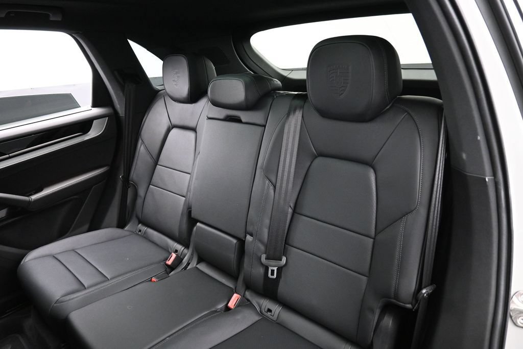 Certified 2026 Porsche Cayenne E-Hybrid AWD/4WD image 24