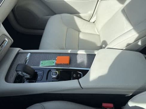 Used 2023 Volvo XC90 B6 Plus w/ Protection Package image 24