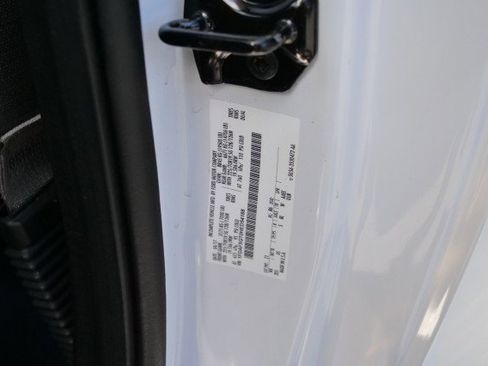 Used 2017 Ford F550 2WD Regular Cab Super Duty image 44