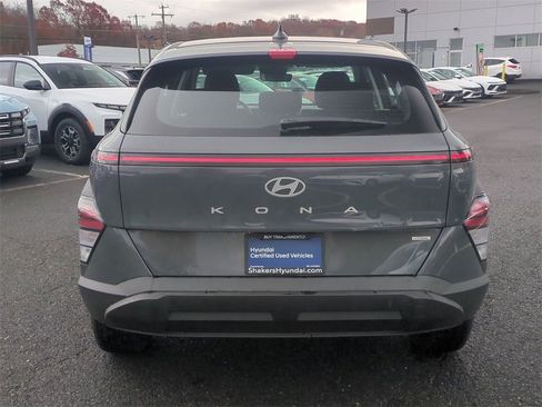 Certified 2025 Hyundai Kona SE image 4