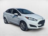 Used 2017 Ford Fiesta SE image 3