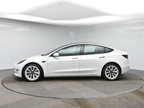Used 2022 Tesla Model 3 Long Range image 2