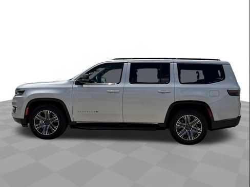 Used 2024 Jeep Wagoneer Series II w/ Flexible Seating Group RWD image 2