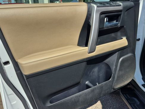 Used 2017 Toyota 4Runner SR5 AWD/4WD image 14