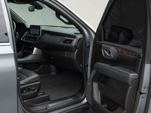 Used 2021 Chevrolet Suburban LT image 13