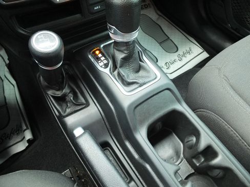 Used 2021 Jeep Wrangler Unlimited Sport w/ Sun And Sound Package AWD/4WD image 23