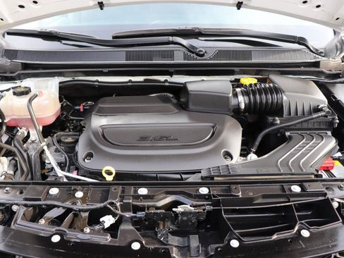 Used 2024 Chrysler Pacifica Touring-L FWD image 56
