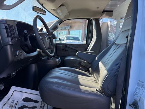 Used 2021 Chevrolet Express 2500 RWD 2500 Regular Wheelbase WT w/ Safety Package image 10