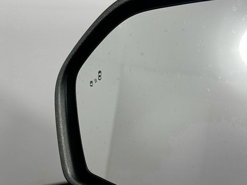 Used 2020 Ford Explorer XLT w/ Equipment Group 202A image 16