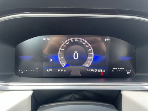 Certified 2025 Volkswagen Taos SE image 16