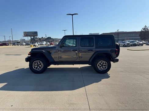 Used 2025 Jeep Wrangler Unlimited Rubicon image 5