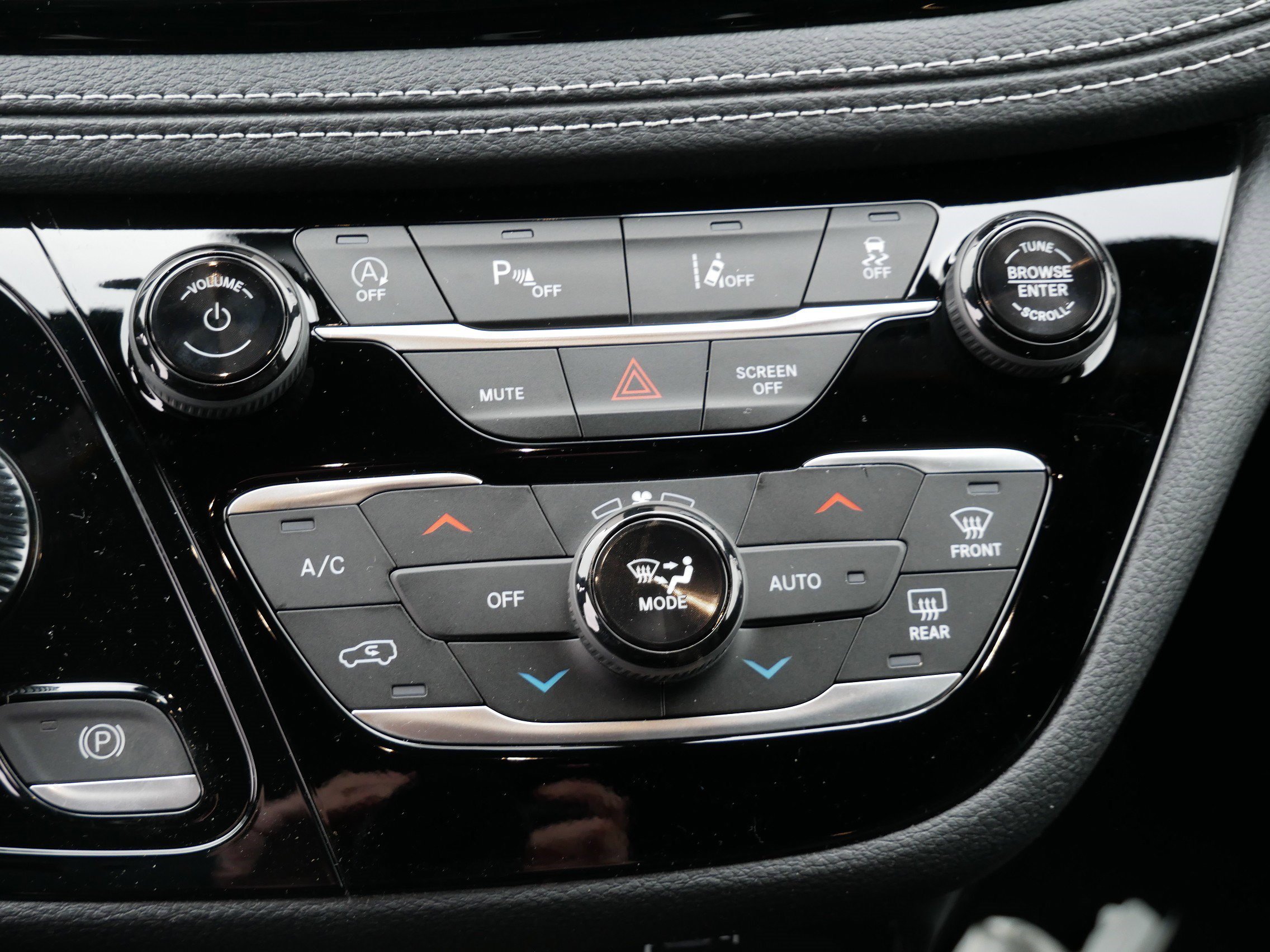 New 2026 Chrysler Pacifica Select AWD/4WD image 16
