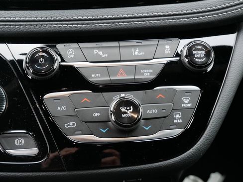 New 2026 Chrysler Pacifica Select image 16