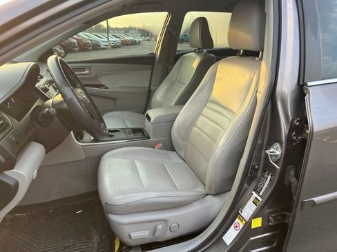 Used 2017 Toyota Camry XLE w/ Convenience Package FWD image 10