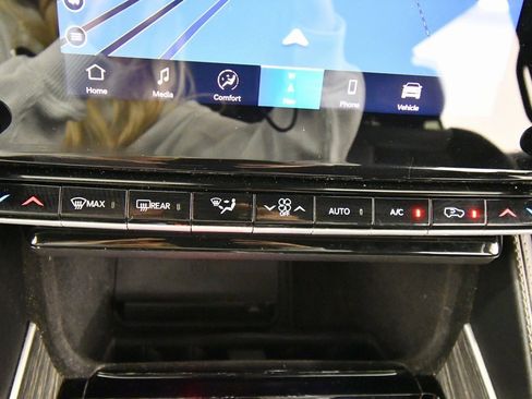 Used 2024 Jeep Wagoneer L Series II w/ Flexible Seating Group image 25