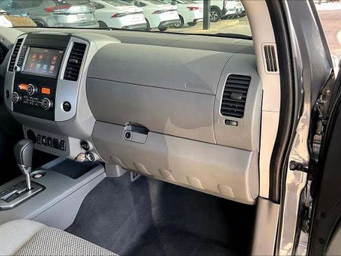 Certified 2021 Nissan Frontier SV w/ Midnight Edition Floor Mats image 18