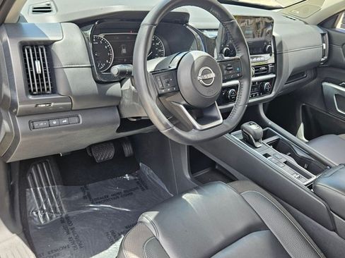 Used 2024 Nissan Pathfinder SL w/ SL Premium Package FWD image 10