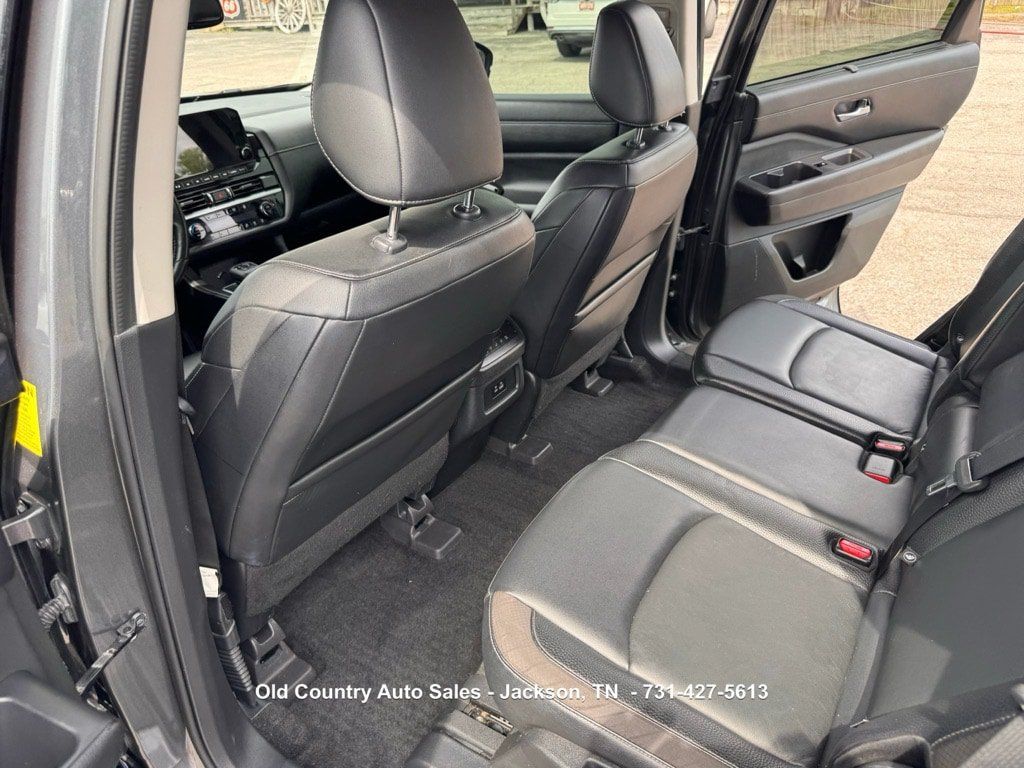 Used 2022 Nissan Pathfinder SL w/ SL Black Package FWD image 11