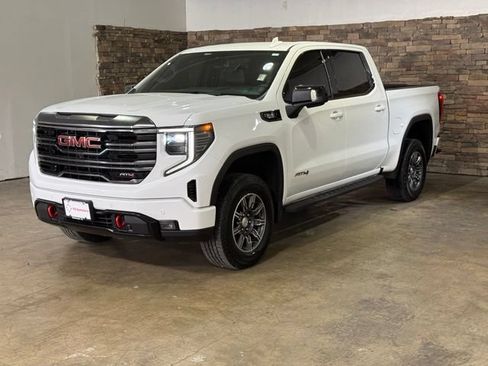 Used 2024 GMC Sierra 1500 AT4 w/ AT4 Premium Package AWD/4WD image 5