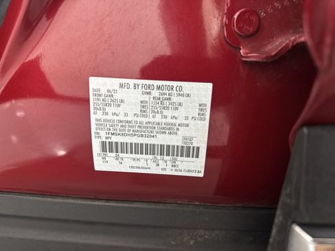 Used 2023 Ford Explorer XLT w/ Equipment Group 202A AWD/4WD image 38