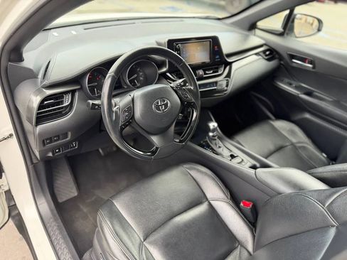 Used 2018 Toyota C-HR XLE FWD image 22