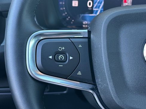 Used 2025 Volvo XC40 B5 Plus AWD/4WD image 29